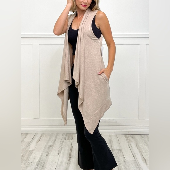 Anthropologie Light Tan Sleeveless Cardigan by Mono B 🧸 - Picture 1 of 9
